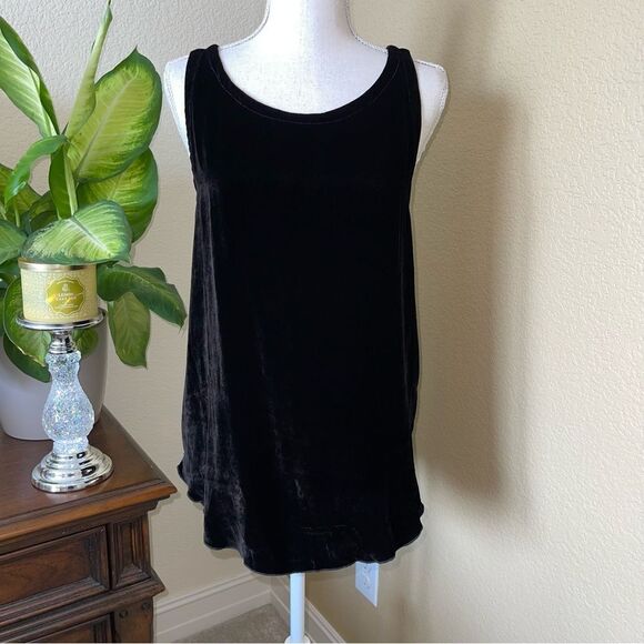 NWT Chaser Black Silk Mix Velour Scalloped Hem Tank Racerback Top Medium - Picture 1 of 4